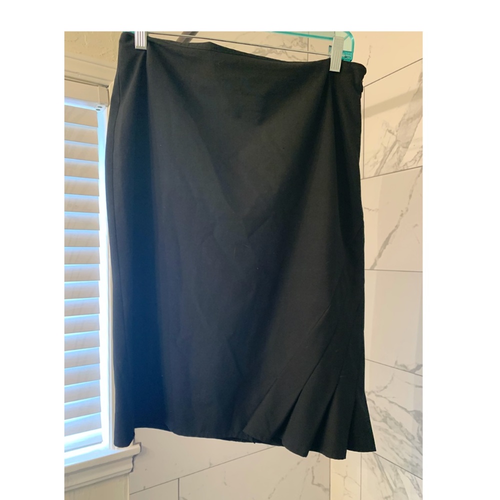 The Limited Stretch Black Pencil Skirt